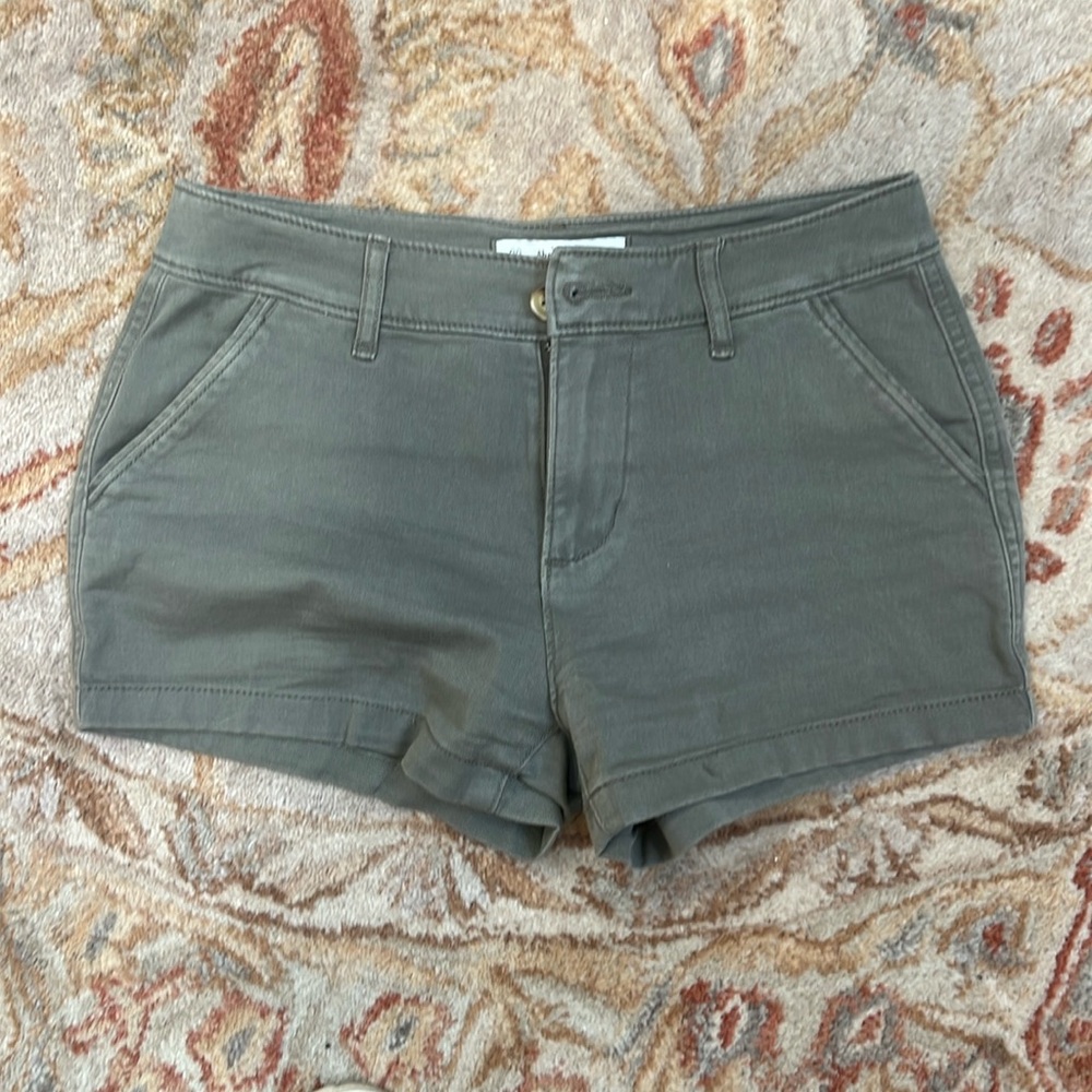 Abercrombie shorts size 00 waist 24 Olive grey